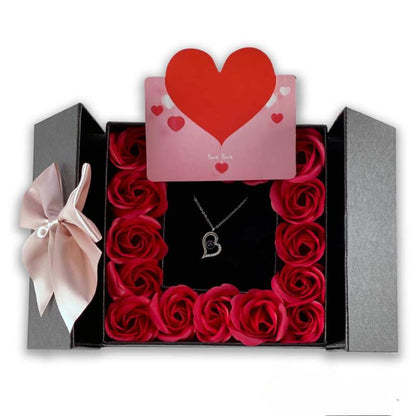 16 Small Roses Jewelry Case With Elegant Pendant Set