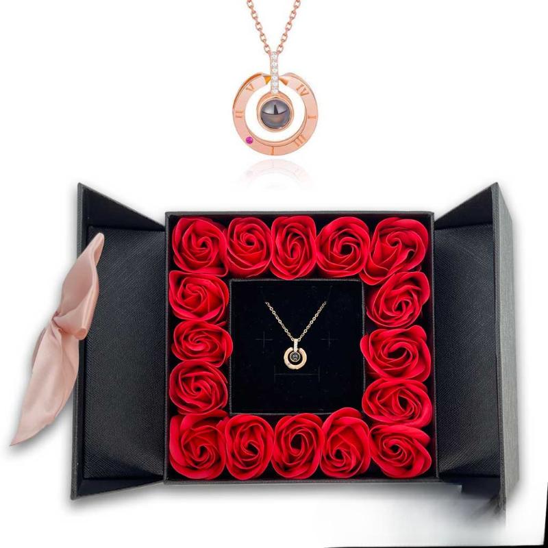 16 Small Roses Jewelry Case With Elegant Pendant Set